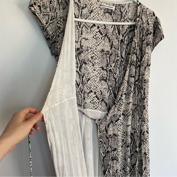 Reformation Carine Dress Snake Skin Print Chiffon Wrap Midi Short Sleeve XS - Picture 7 of 13